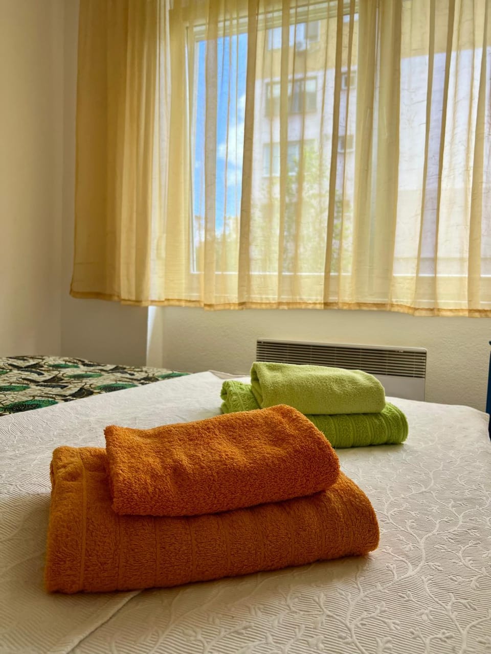 Bed, Bedroom, towels
