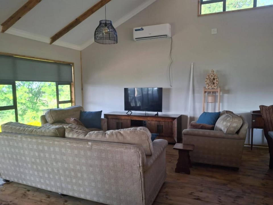 Communal lounge/ TV room, TV and multimedia, Living room