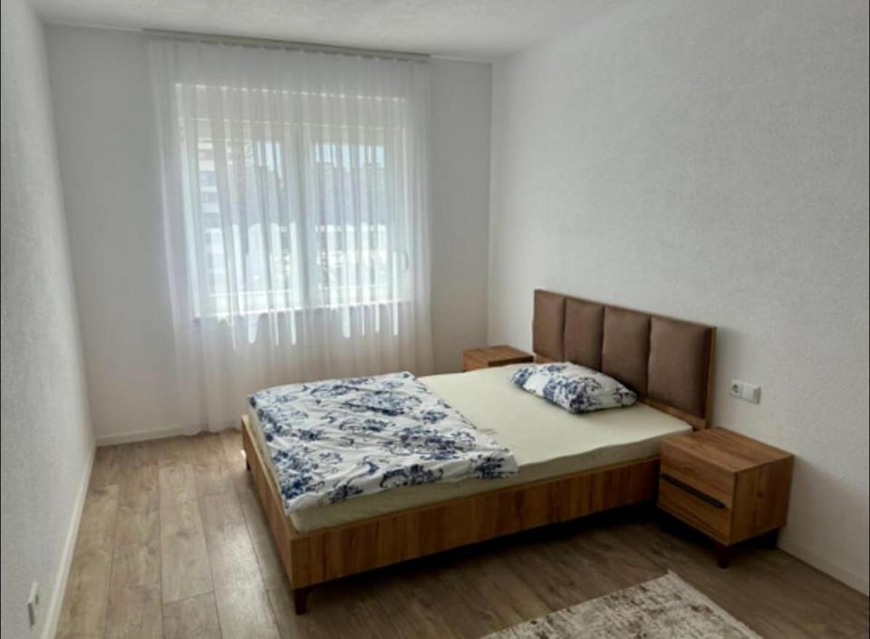 Apartamenti Arisi ka 3 dhoma gjumi me 2 banjo te kompleksi Nderimi Ferizaj Apartment in North Macedonia