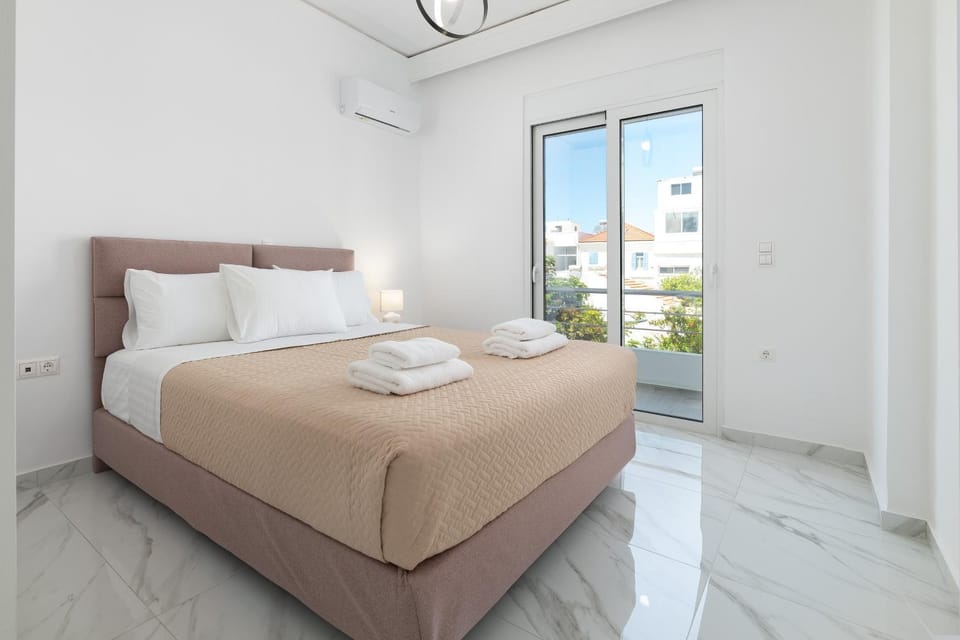 Bed, Photo of the whole room, Bedroom, towels, air conditioner