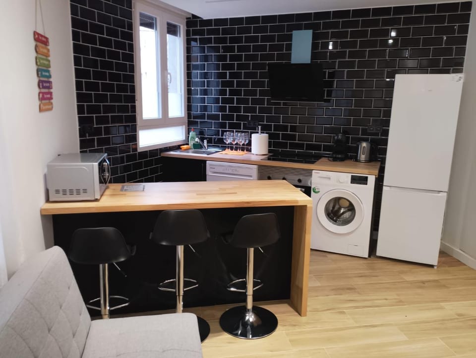 dishwasher, microwave, oven, washing machine, kitchen