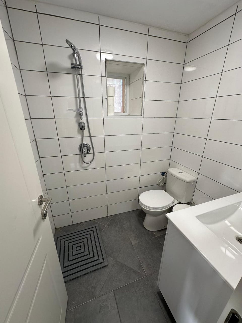 Shower, Toilet