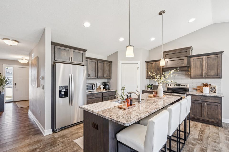 Spacious Modern Home-20 minutes from Des Moines House in Iowa