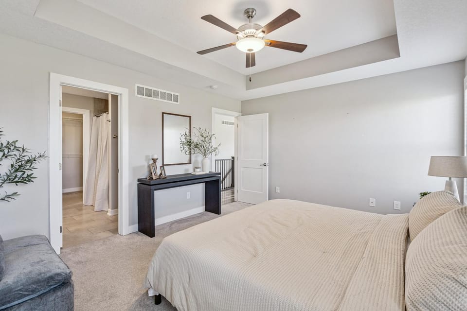 Spacious Modern Home-20 minutes from Des Moines House in Iowa