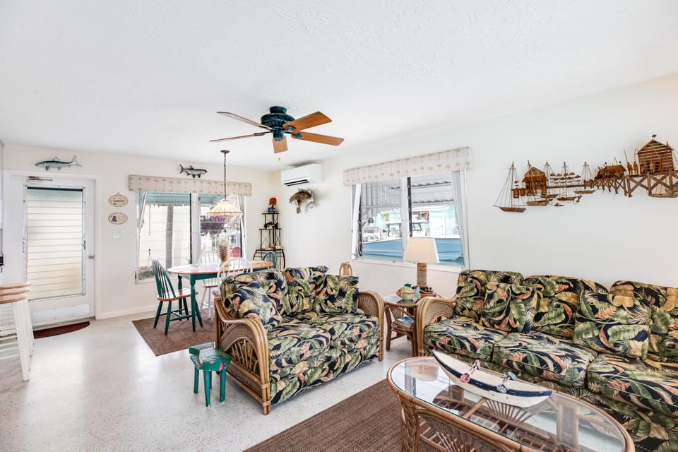 MA132 Hook, Line & Sunset House in Marathon