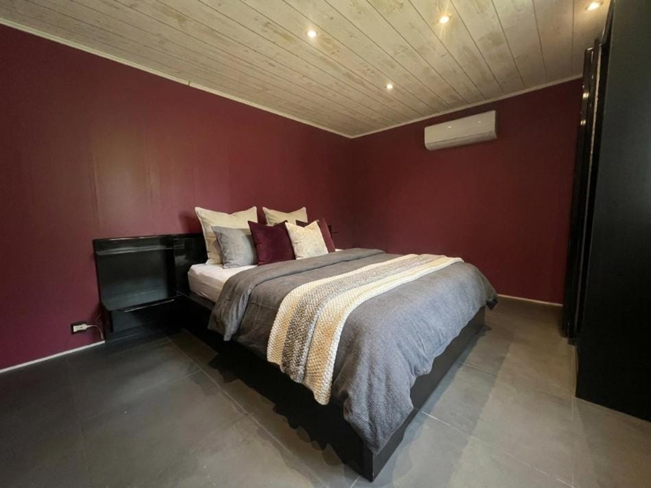 Bed, Bedroom, air conditioner