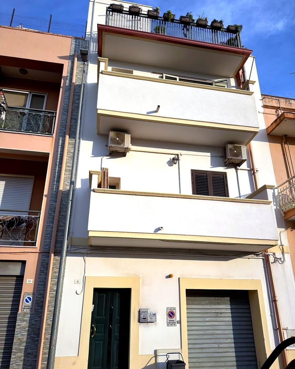 Property building, Day, View (from property/room), Balcony/Terrace