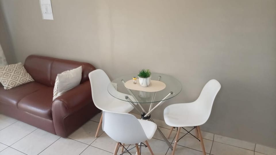 Croydon De Vue OR Tambo Self Catering Cottage Apartment in Gauteng