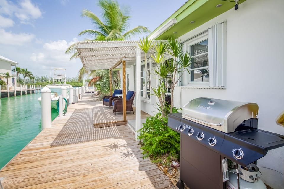 MA105 Casa Palmera House in Marathon
