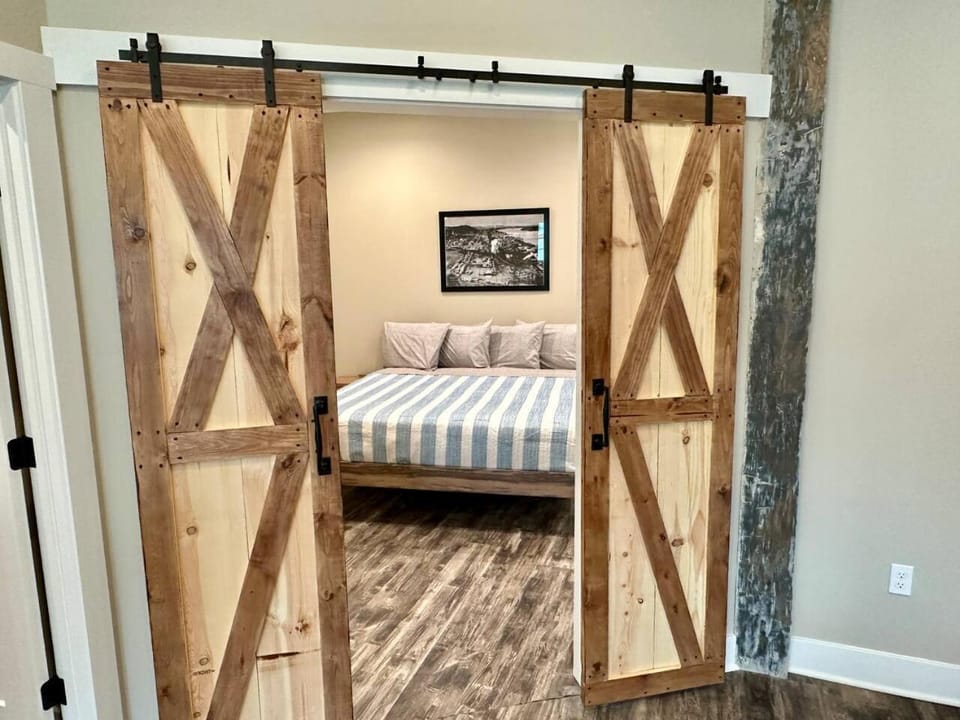 River Stone Villa - 2Bedroom/2Bath - No Step Entry Villa in Bellevue