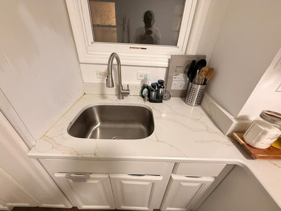 Spacious 2BR Getaway Easy Access to NYC & Newark Apartment in Kearny