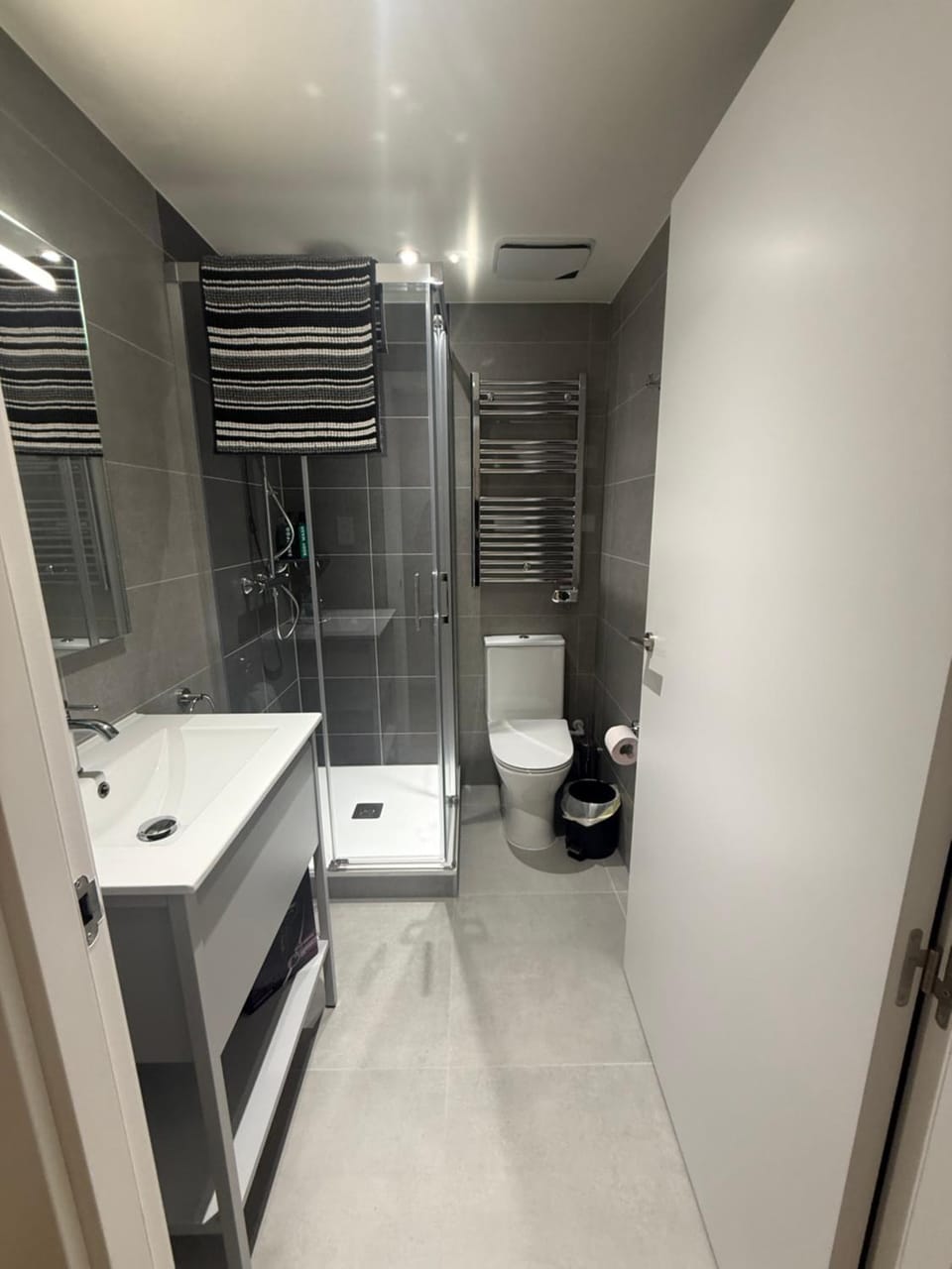 New CP Victory Suites with runway and sea view Apartment in Gibraltar
