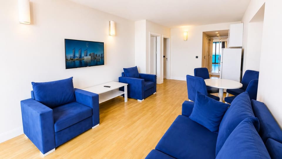 TV and multimedia, Living room, Seating area, Dining area