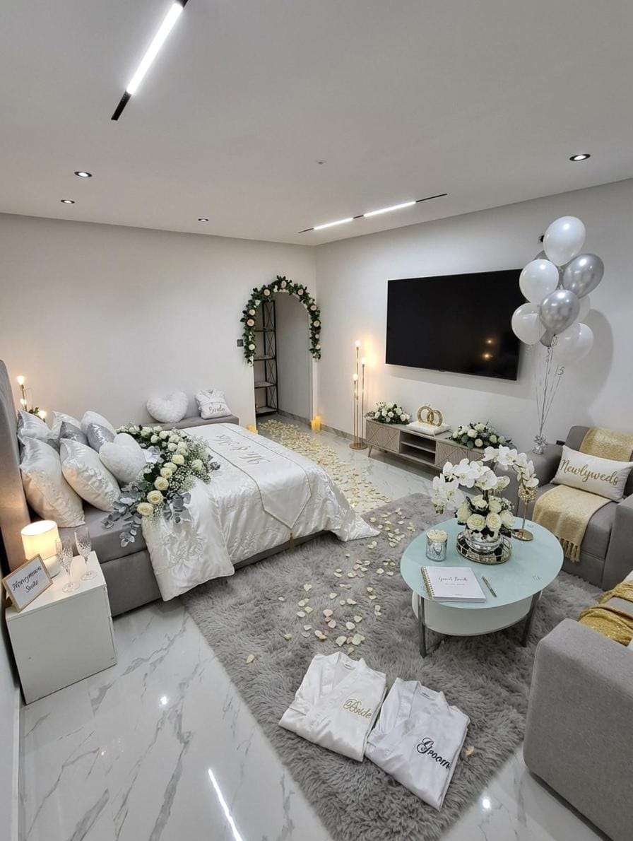 Communal lounge/ TV room, TV and multimedia, Living room, Seating area, Bedroom