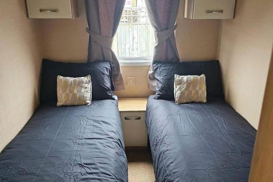 2-Bed Caravan - Sleeps 6 - Pets - Beach Access House in Chapel Saint Leonards