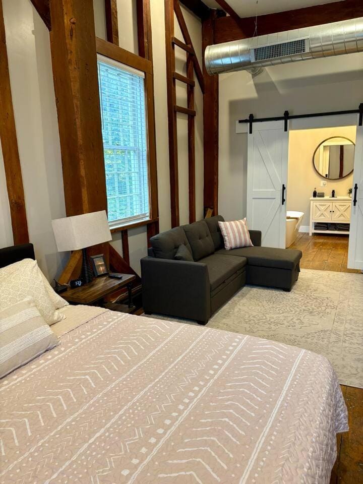 Riverbend Suite - Potter’s Mill House in Bellevue