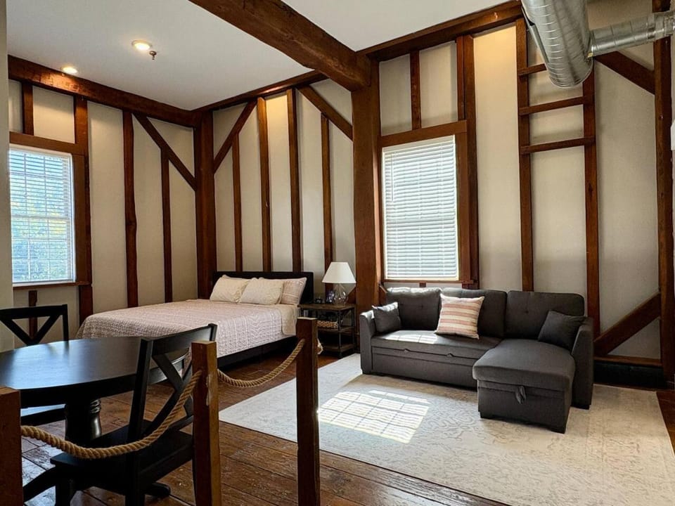 Riverbend Suite - Potter’s Mill House in Bellevue
