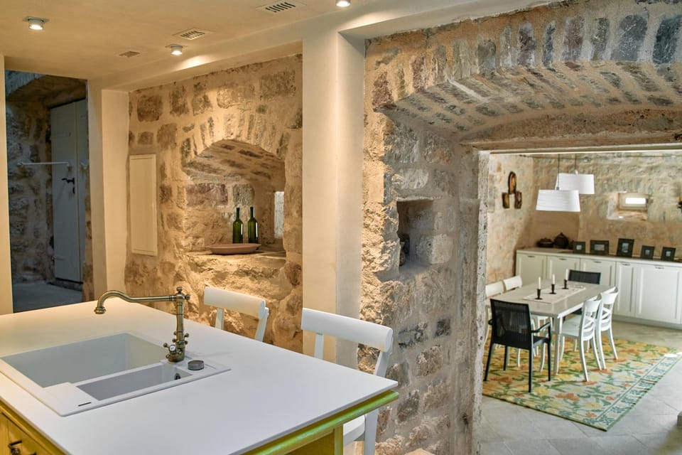 Living room, Seating area, oven, kitchen