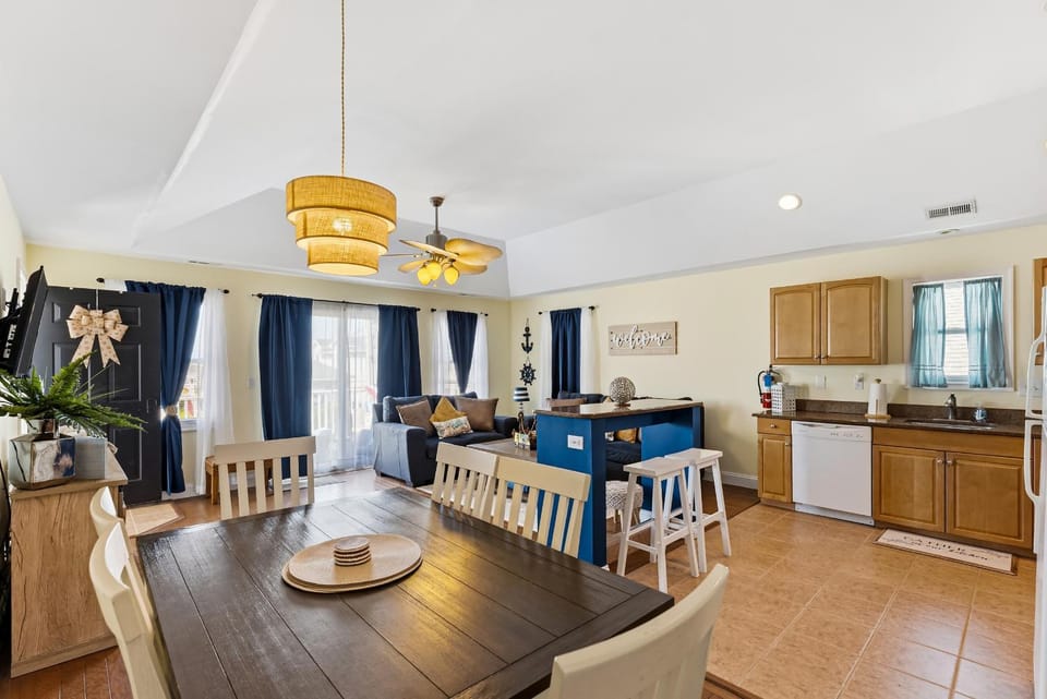 Spacious 3BR Beach Condo with Private Deck & Garage Parking Apartment in Wildwood