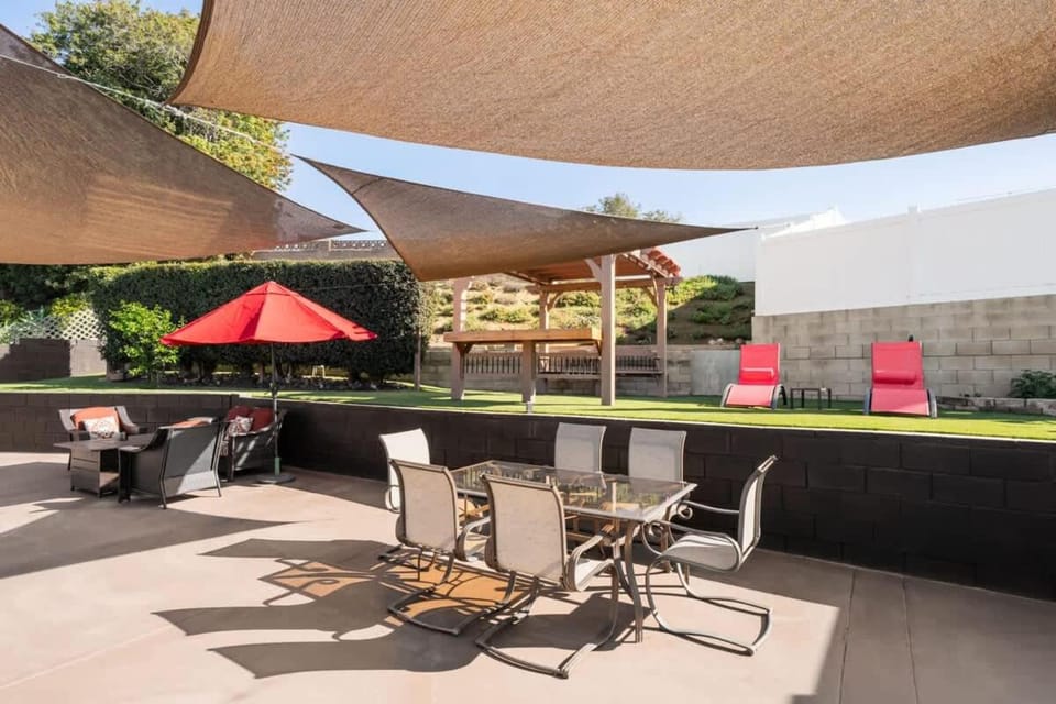 Renovated Lg Backyard w Outdoor DIning House in Lemon Grove