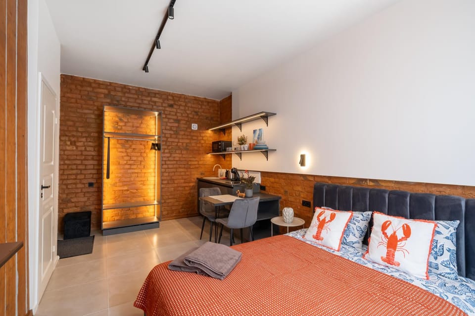 Bed, Kitchen or kitchenette, Living room, Photo of the whole room, Seating area, Bedroom, wardrobe