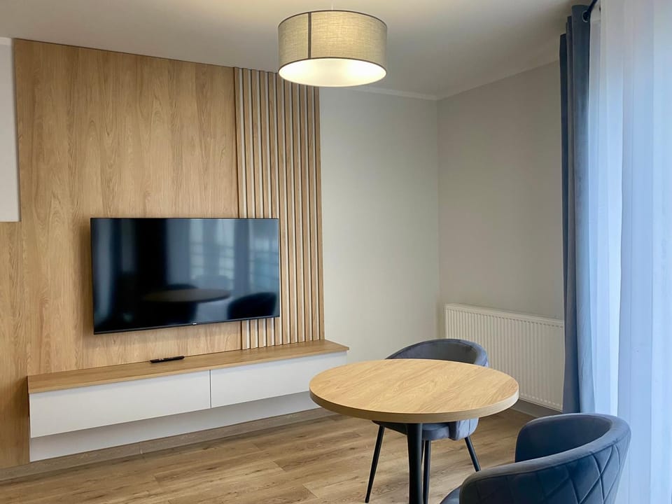 Communal lounge/ TV room, TV and multimedia, Living room, Seating area, Evening entertainment