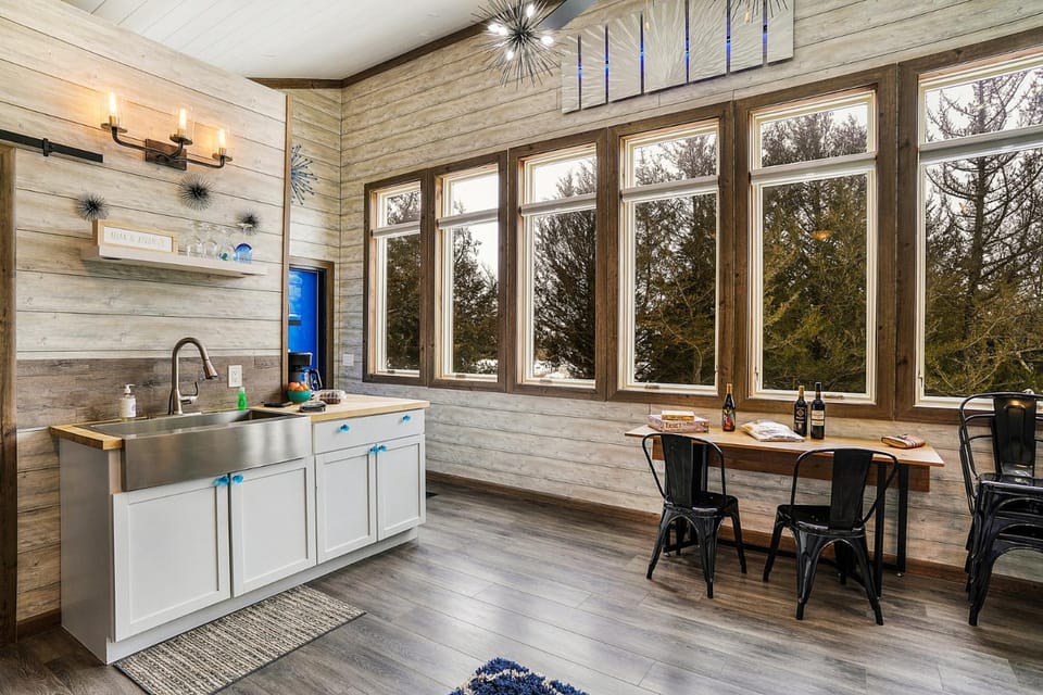 View (from property/room), Kitchen or kitchenette, Dining area