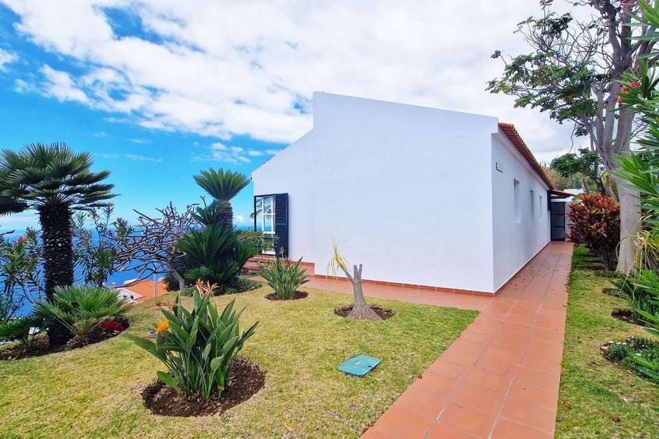 Vivenda da Esquina - Pool & Sea view by LovelyStay House in Caniço