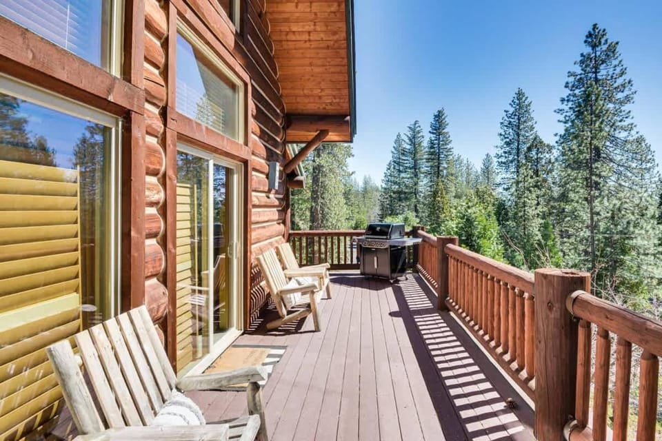 Blue Lake Springs Log Cabin dog friendly Cabin in Arnold