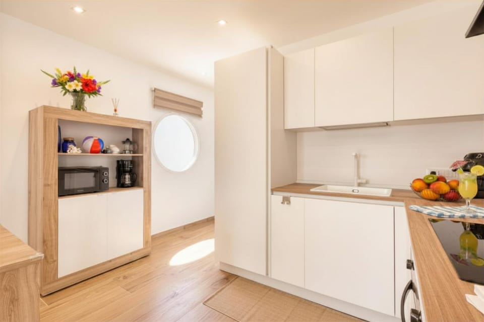 Kitchen or kitchenette, kitchen, kitchen