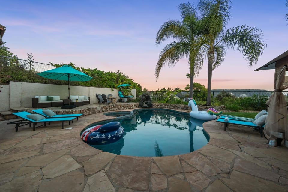 Entire Private House with Hot Tub, King Bed, Garage, Grand View, 3 Bedrooms, Available Now House in Rancho Penasquitos