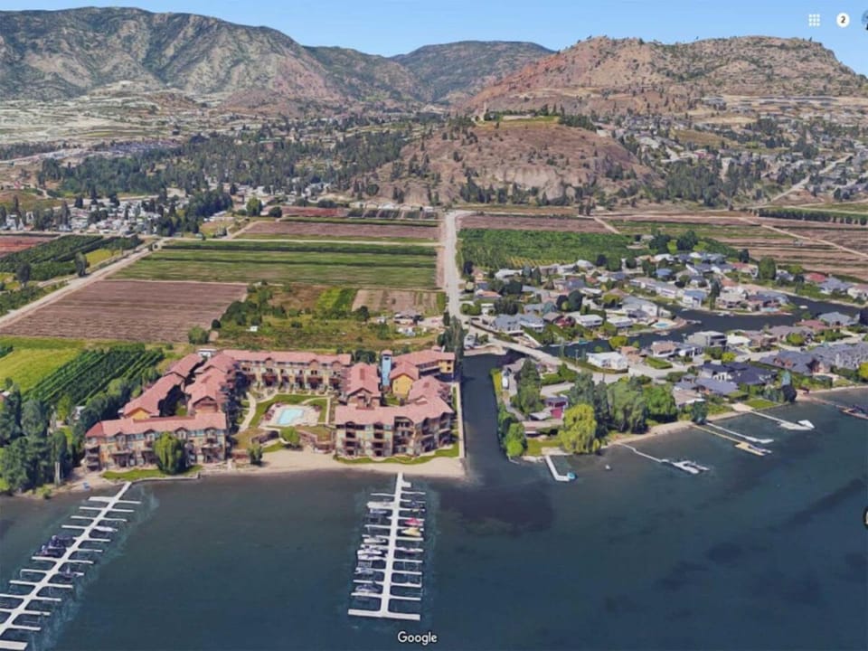 2 Bd Condo at Barona Beach Lakeside Resort 4205 Apartment in West Kelowna