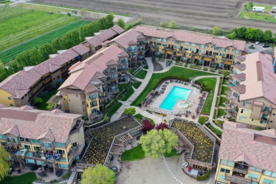 2 Bd Condo at Barona Beach Lakeside Resort 4205 Apartment in West Kelowna