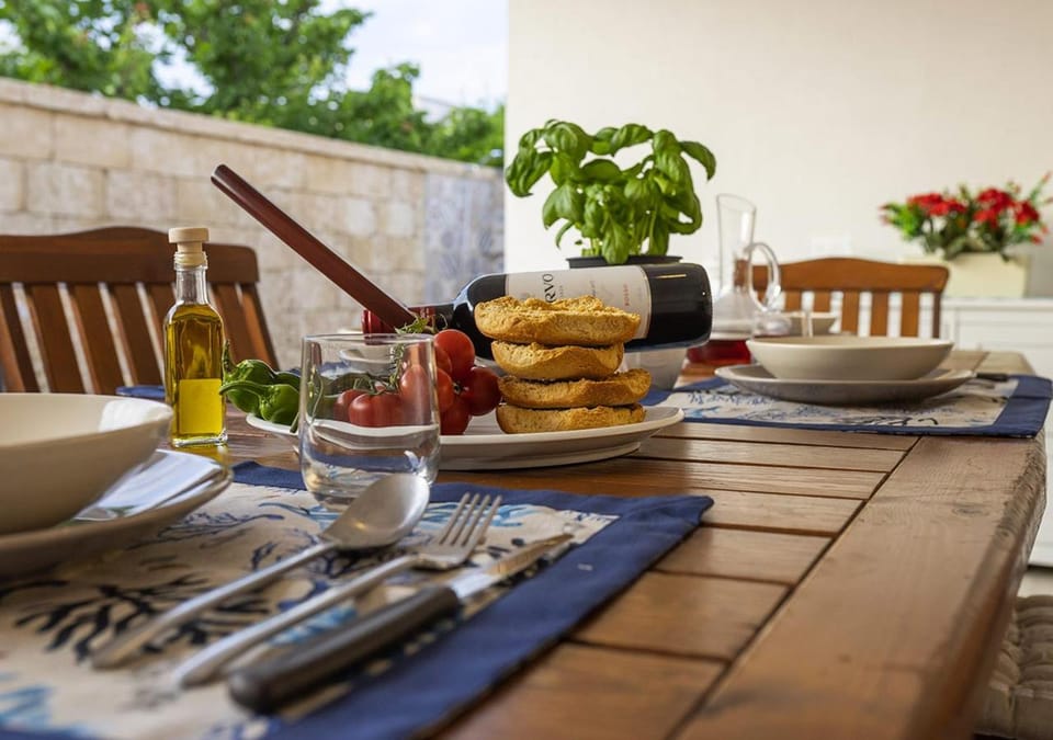 Patio, Garden, Dining area