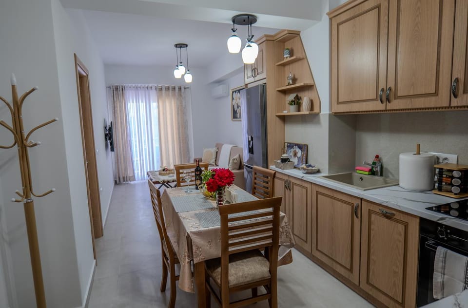 Dining area, kitchen