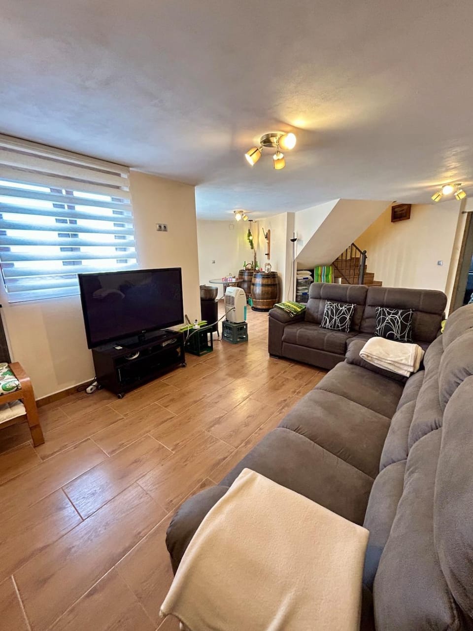 Communal lounge/ TV room, TV and multimedia, Living room, Seating area, Evening entertainment
