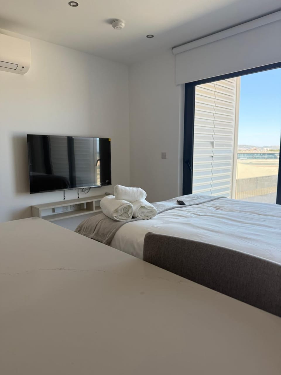 New CP Victory Suites studio with runway view Apartment in Gibraltar