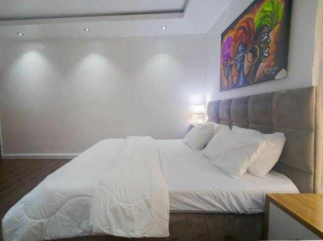 Qiqi 3 bedroom duplex with balcony, 24hrs light, WiFi, DSTV, Netflix, Beside Richmond Estate, Rowland Court, Ikate, Lekki Apartment in Lagos, Nigeria