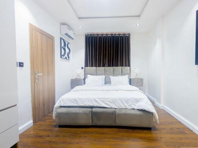 Qiqi 3 bedroom duplex with balcony, 24hrs light, WiFi, DSTV, Netflix, Beside Richmond Estate, Rowland Court, Ikate, Lekki Apartment in Lagos, Nigeria