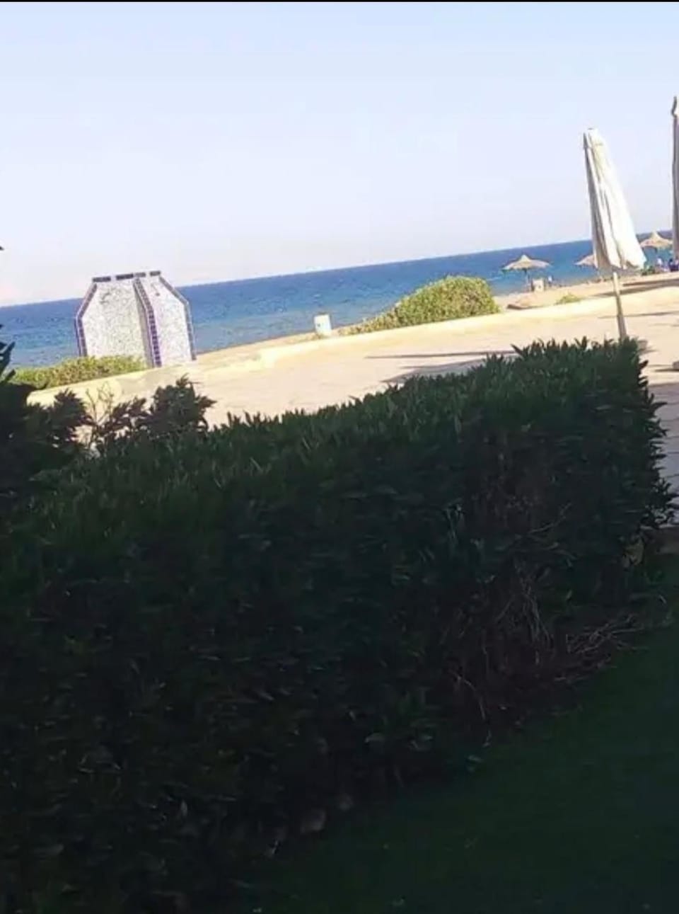 شاليه غرفتين ارضي بحديقه على البحر والبسين مباشرة بقرية كورنادو مارينا للعائلات فقط او جروب بنات فقط Apartment in Egypt