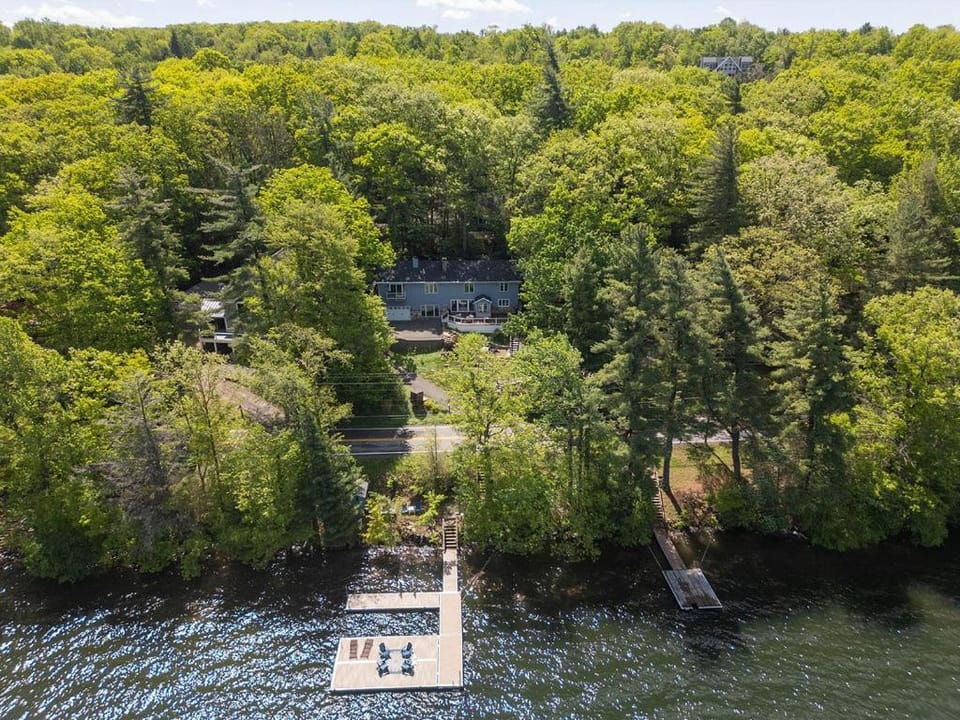 Spacious 7BR retreat with hot tub, fire pit, dock, and year-round views House in Deep Creek Lake