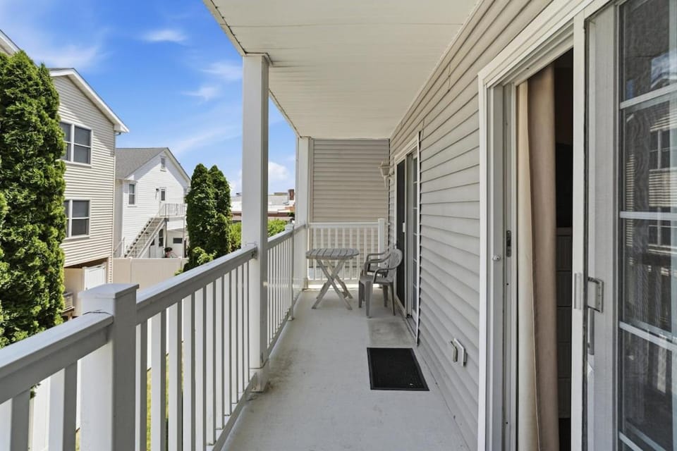 Spacious 3BR Condo Near Wildwood Boardwalk & Beaches Apartment in Wildwood