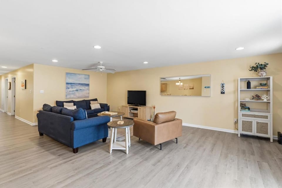 Spacious 3BR Condo Near Wildwood Boardwalk & Beaches Apartment in Wildwood