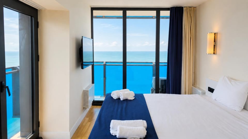 Bed, TV and multimedia, Bedroom, Sea view, towels, air conditioner