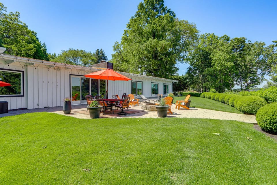 Maumee River Retreat! Apt w/ Fire Pit + Patio Apartment in Toledo