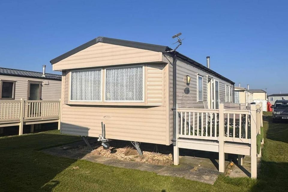 3 Bed Caravan - Sleeps 8 - Pool - Pet Friendly House in Ingoldmells