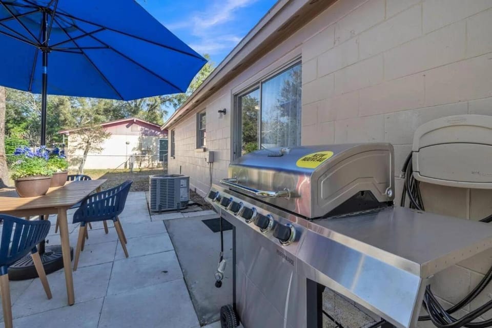 Serenity Retreat- Charming Home Near Attractions! House in Brandon