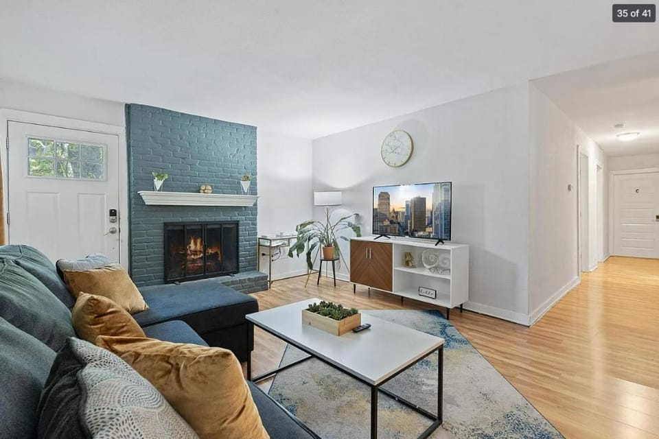 Communal lounge/ TV room, TV and multimedia, Living room