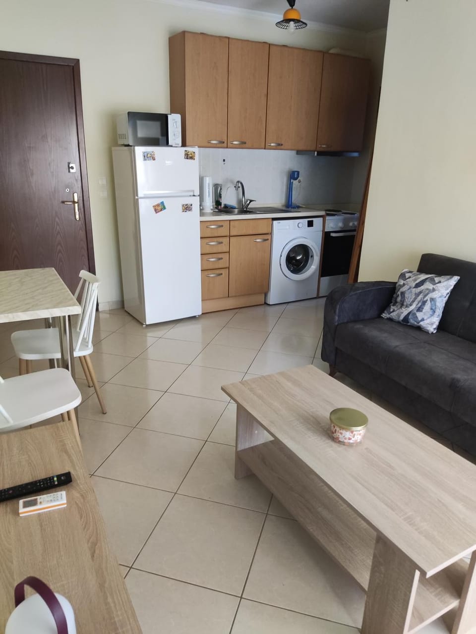 Kitchen or kitchenette, Living room, oven, stove, washing machine