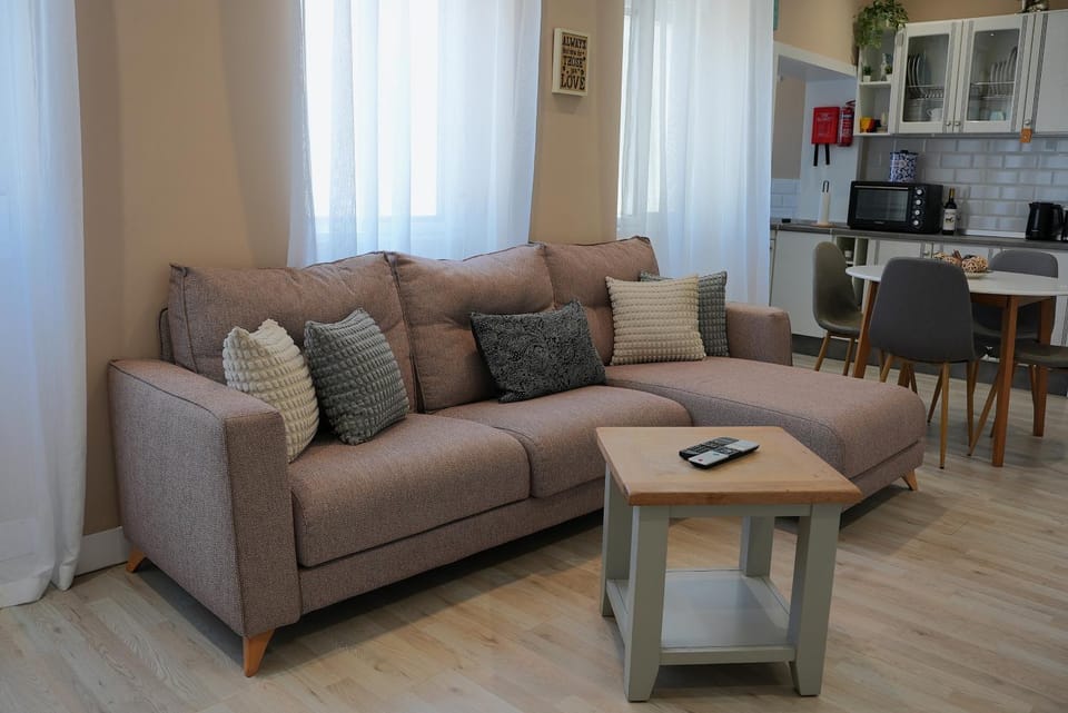 New! Central, 4 Guests, 2 Bed Apartment with Air Con Apartment in Gibraltar